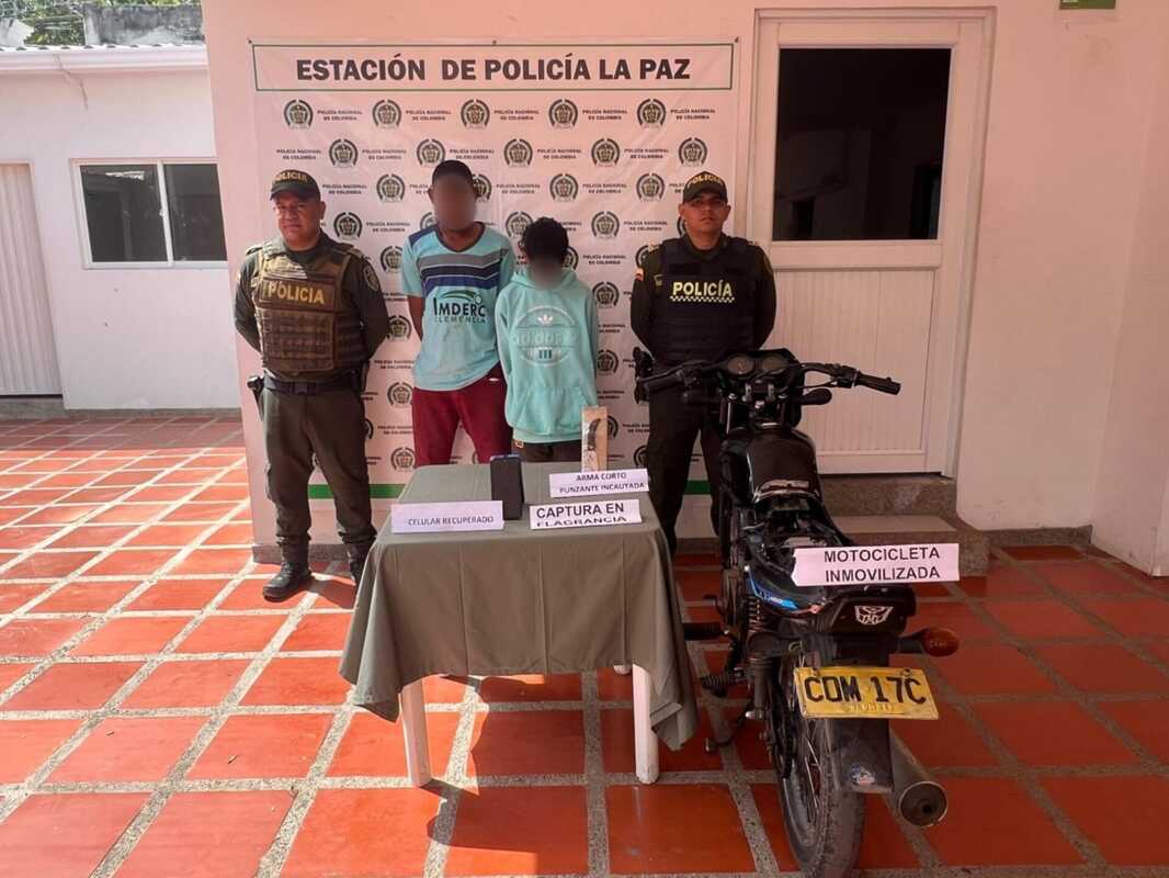 Dos jóvenes fueron capturados tras intimidar y robar a una mujer en La Paz 