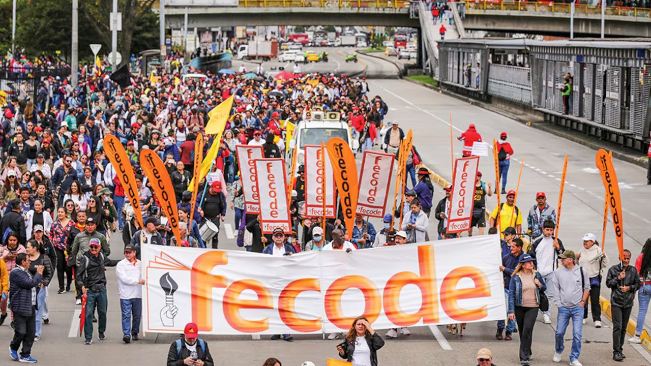 Foto de una marcha de Fecode.