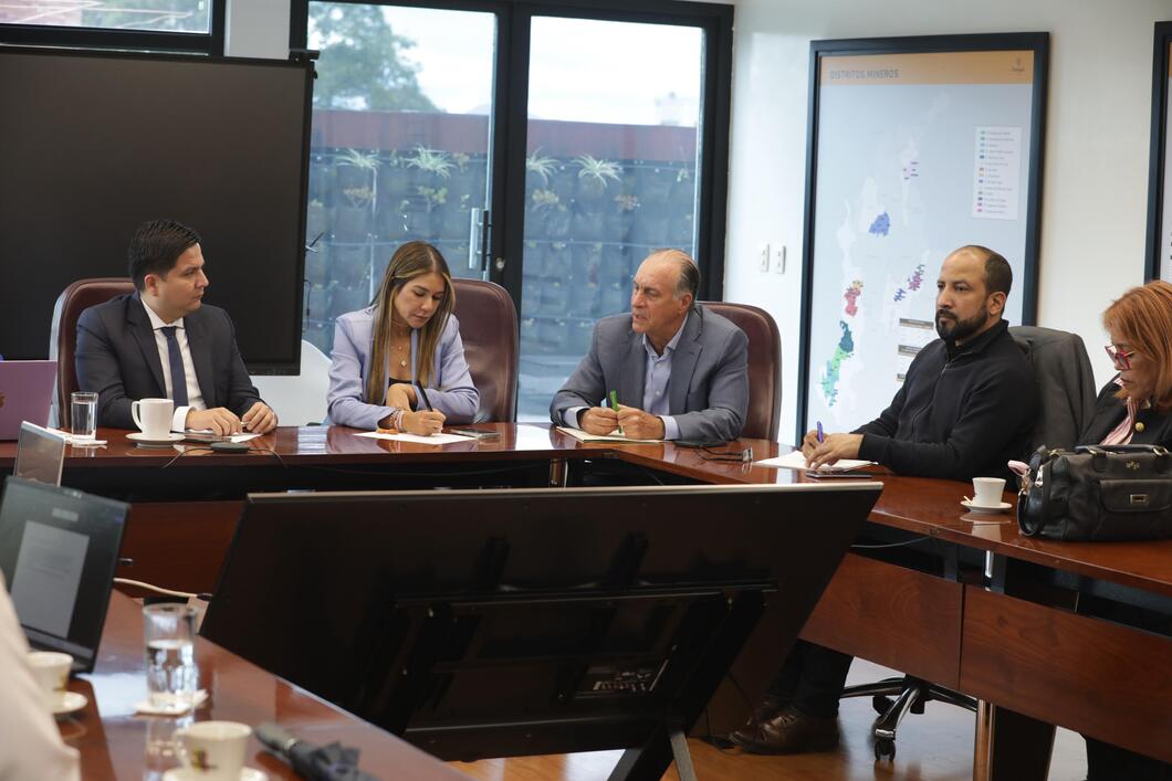 Gobierno y empresas anuncian mesa interinstitucional para revisar problemas de energía eléctrica en Cesar 