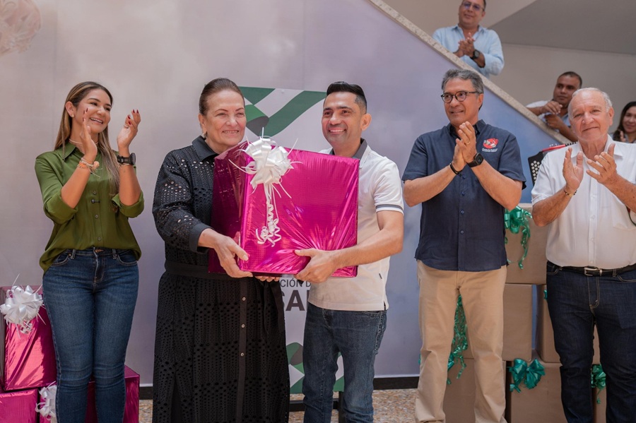 Iván Zuleta superó la meta de los 50 acordeones tras masiva donación en Valledupar