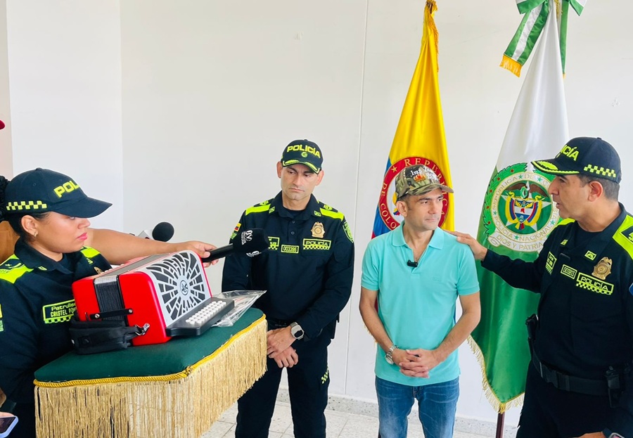 Iván Zuleta recibe apoyo de la Policía en la campaña de donación de acordeones: así será el proceso de entrega de los instrumentos