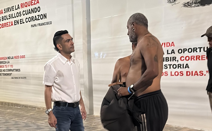 Iván Zuleta repartió comida a habitantes de calle en Valledupar: “Quiero ser un rey diferente”