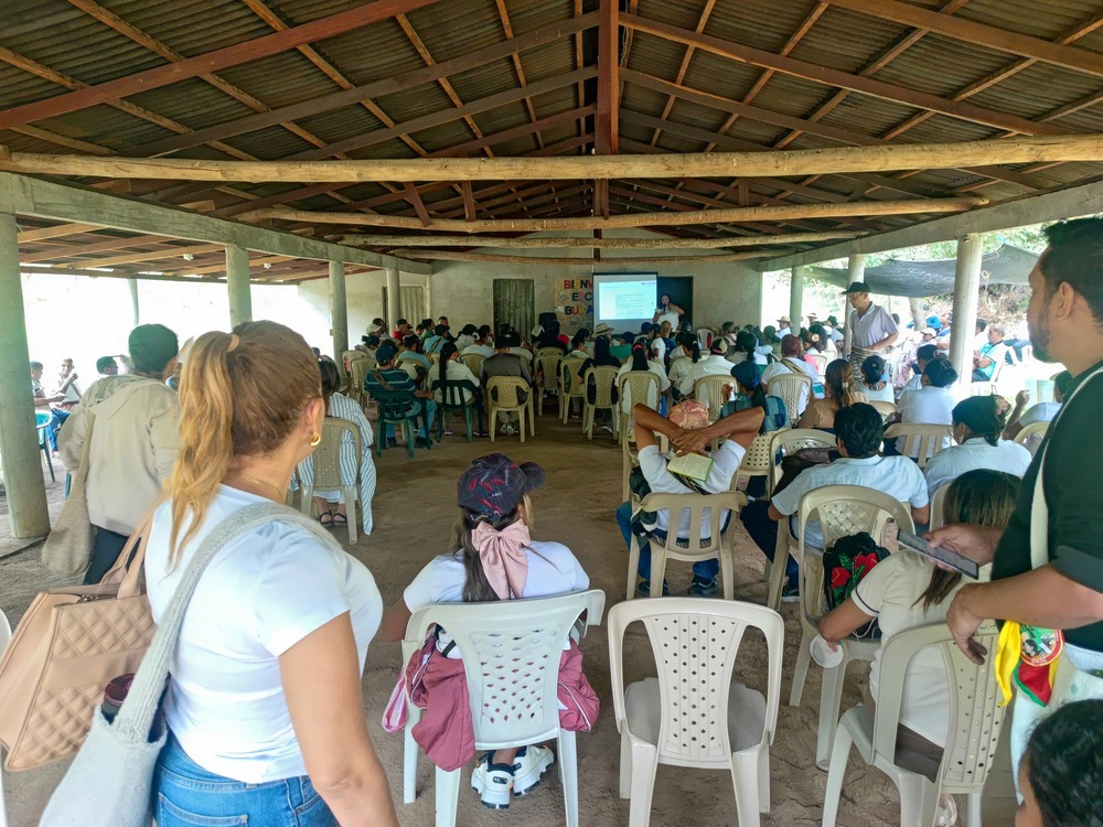 Reunión en la comunidad de Guatapurí entre autoridades tradicionales, docentes y asesores del pueblo Kankuamo.