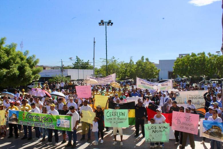 Protestaron contra los bloqueos en Cerrejón.