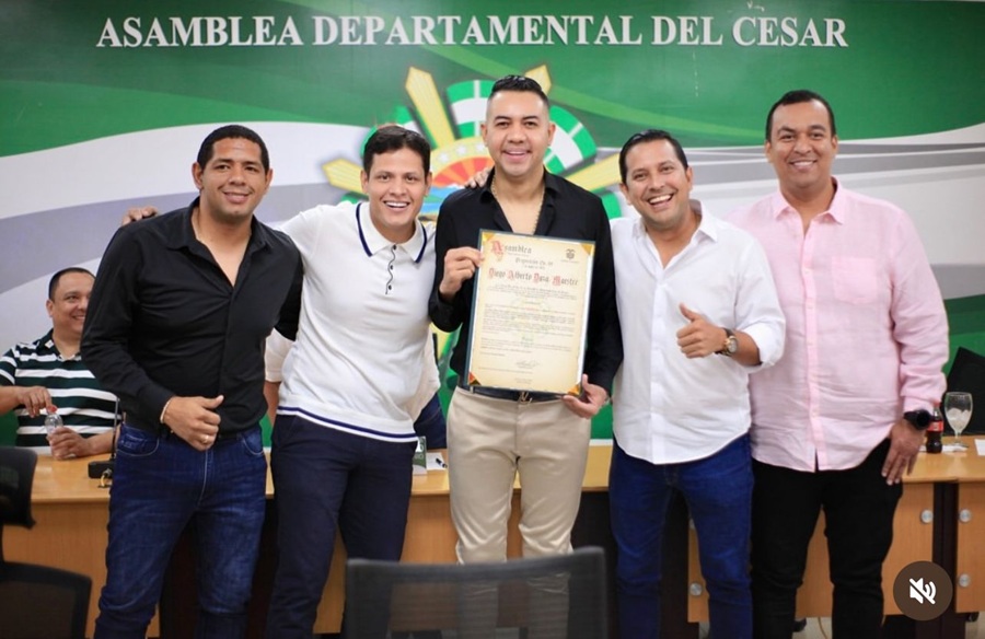 Diego Daza recibe reconocimiento en la Asamblea del Cesar por su aporte al vallenato