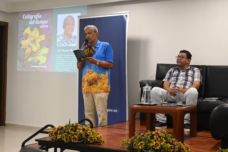 José Atuesta Mendiola presentó el libro de poesías y triadas ‘Caligrafía del Tiempo’ en Valledupar 
