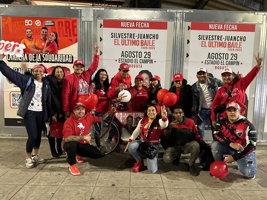 Marc Nava llegó en bicicleta a Bogotá para acompañar a Silvestre Dangond en el concierto de ‘El Último Baile’ en ‘El Campín’