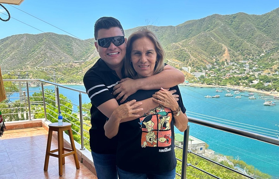 ¡Promesa cumplida¡ Óscar Gamarra lloró al recordar el día que le regaló la casa a su mamá 