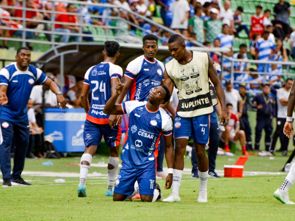 Alianza Valledupar sudó la gota gorda, pero rescató un empate ante Santa Fe