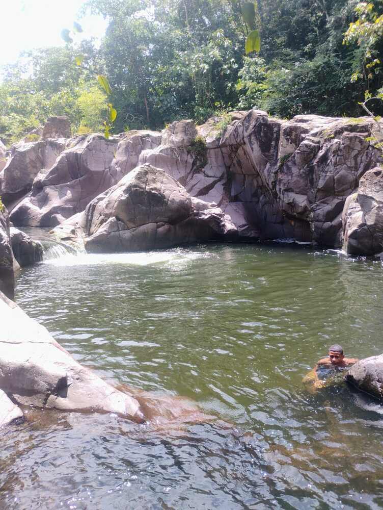 El río Mariangola y sus habitantes se encuentran preocupados por la aparente contaminación con desechos de aguas residuales provenientes de la actividad de una iglesia en el corregimiento. Foto: Cortesía.