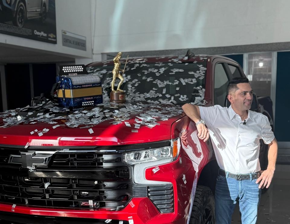 En alianza con Country Motors, Iván Zuleta y su cruzada musical sobre ruedas por los niños del Cesar