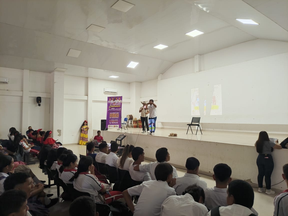 En el colegio San Juan Bosco durante la Semana de la Juventud en Bosconia, donde jóvenes líderes y autoridades locales se congregaron para dialogar y participar en las actividades culturales y asamblearias del evento. Foto: cortesía.