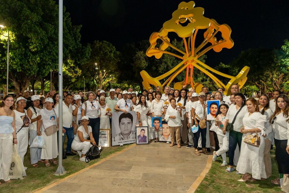 Acto de conmemoración en el Parque de la Vida en Valledupar, donde familias de desaparecidos, incluyendo especialmente a los allegados de personas desaparecidas del CTI. Foto: Gobernación del Cesar.