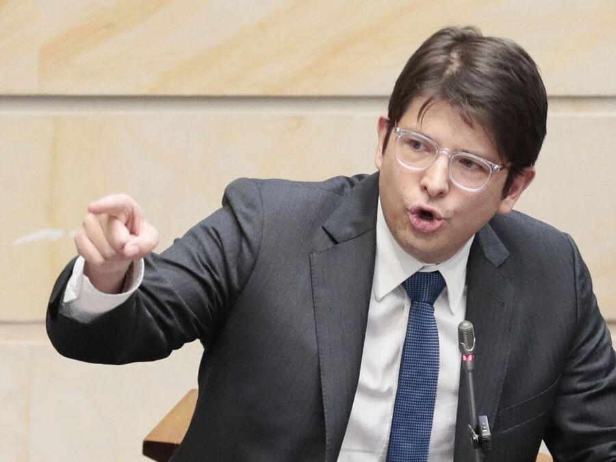 Miguel Uribe Turbay se caracterizó por impulsar leyes orientadas a mejorar el acceso a la educación.