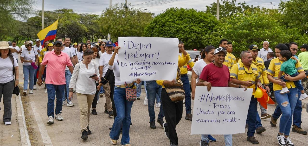 Foto de marcha en defensa de Cerrejón.