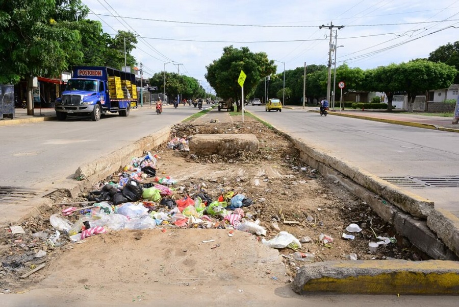 Estas son las líneas para denunciar a quienes arrojan basura en las calles de Valledupar