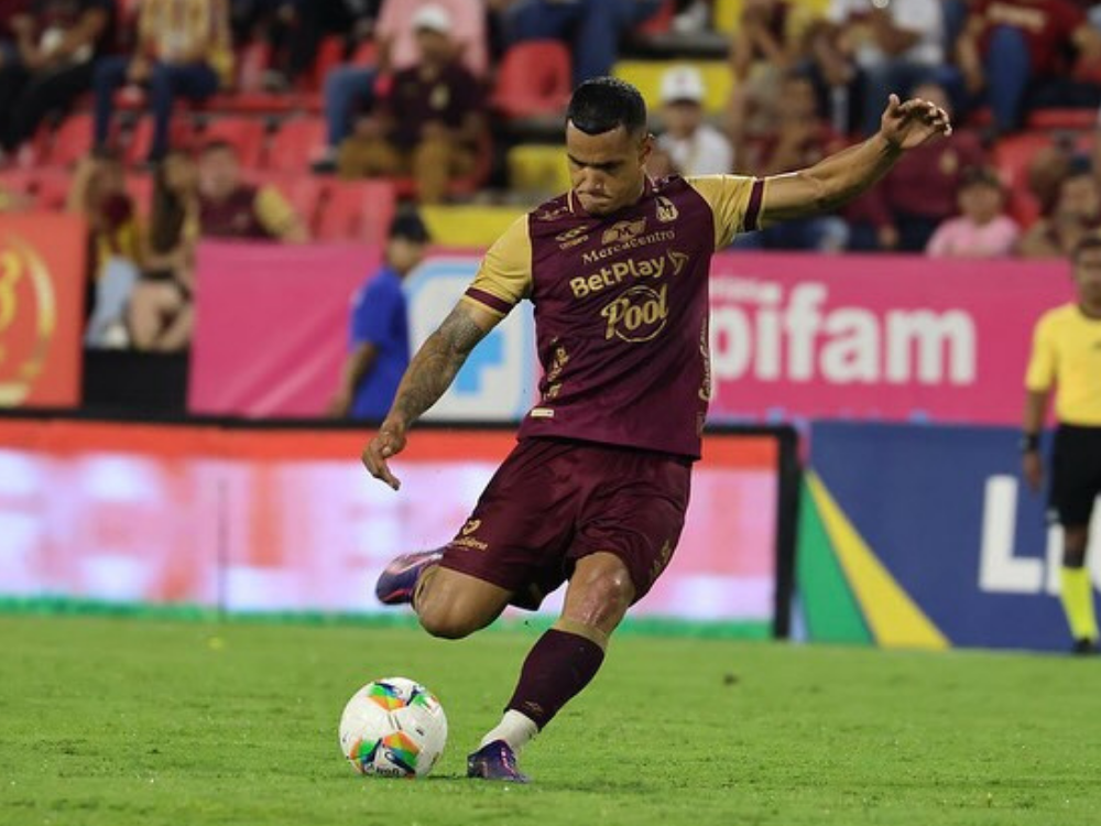 ¿Al Puskas? Mira el golazo del cesarense Brayan Rovira en la goleada de Tolima sobre Chicó