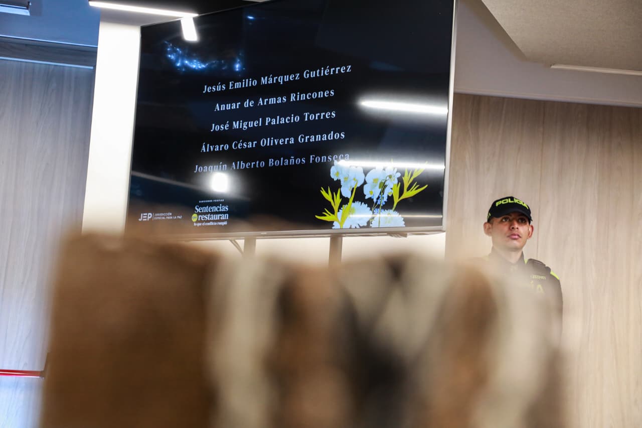 Mochila tradicional kankuama presente durante la lectura de los 135 nombres de víctimas de falsos positivos en La Popa. Foto: JEP.