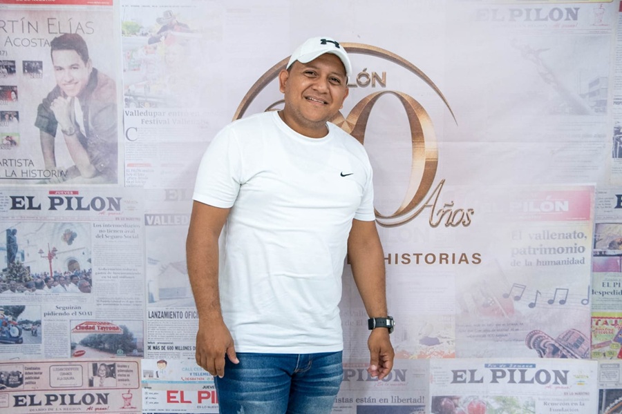 Periodista Jaider Núñez lanza el sencillo ‘Agarrado de las manos’ y apuesta por el vallenato romántico