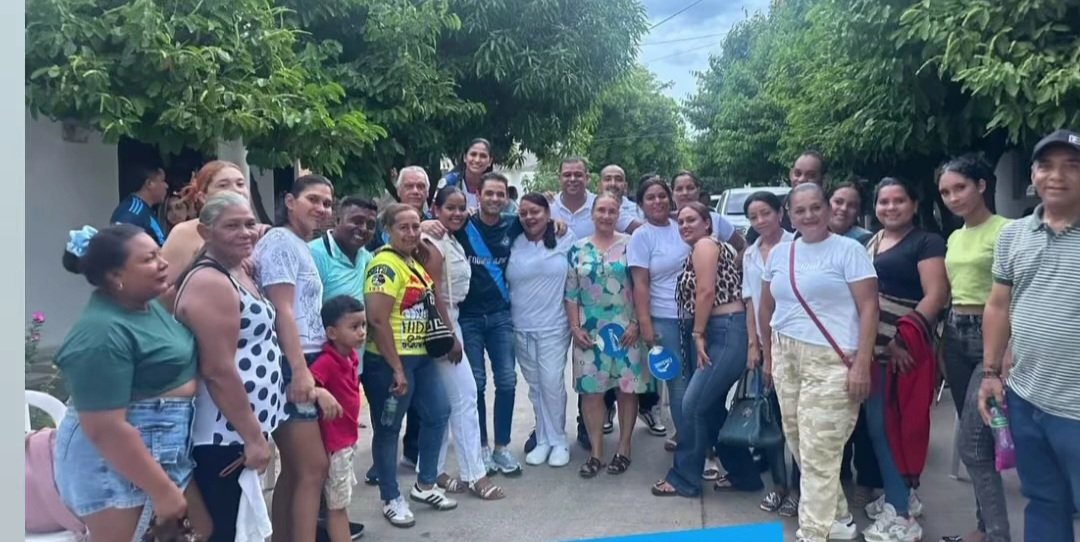 Luis Calderon, Ape Cuello, junto a otros amigos.