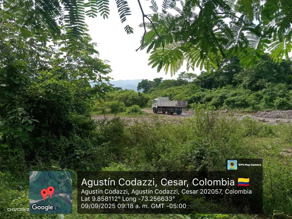 Maquinaria pesada opera dentro del cauce del río Casacará en Agustín Codazzi, a pesar de la suspensión oficial de actividades mineras. Las imágenes fueron presentadas por Raúl Eduardo Díaz Silva, veedor ciudadano. Foto: cortesía.