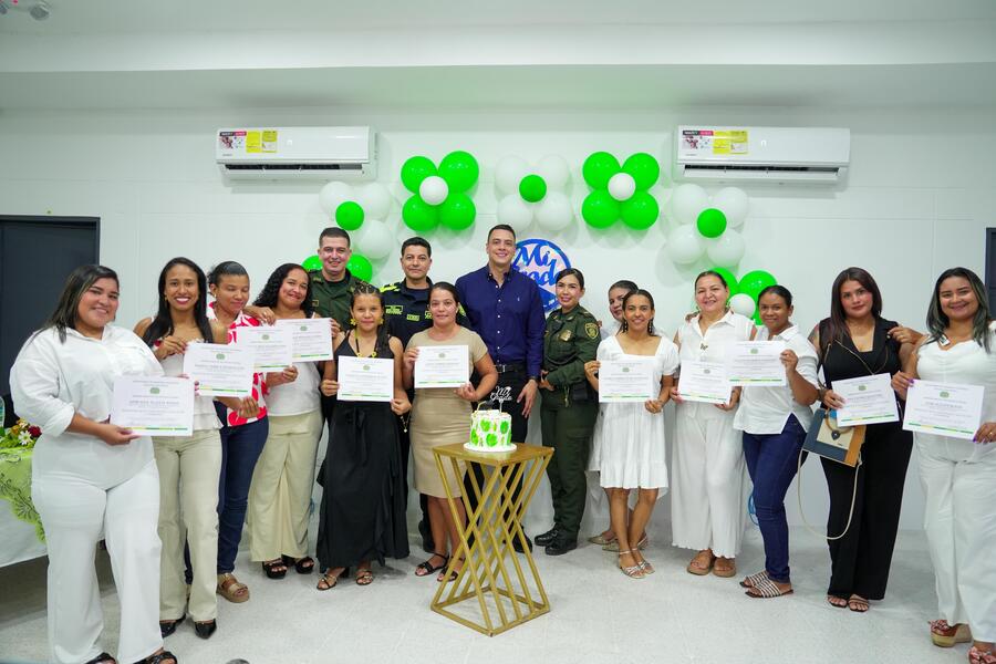Las 13 mujeres que ahora son aliadas de la Policía en la construcción de paz en Curumaní
