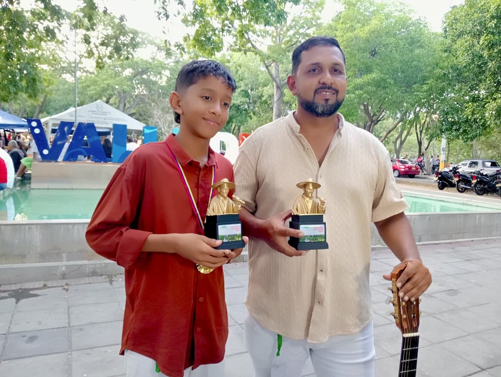 El ganador a canción inédita, Alexander Vásquez Arzuaga, interpretado por Alexander Vásquez hijo, con “La octava maravilla”. Foto: Katlin Navarro.