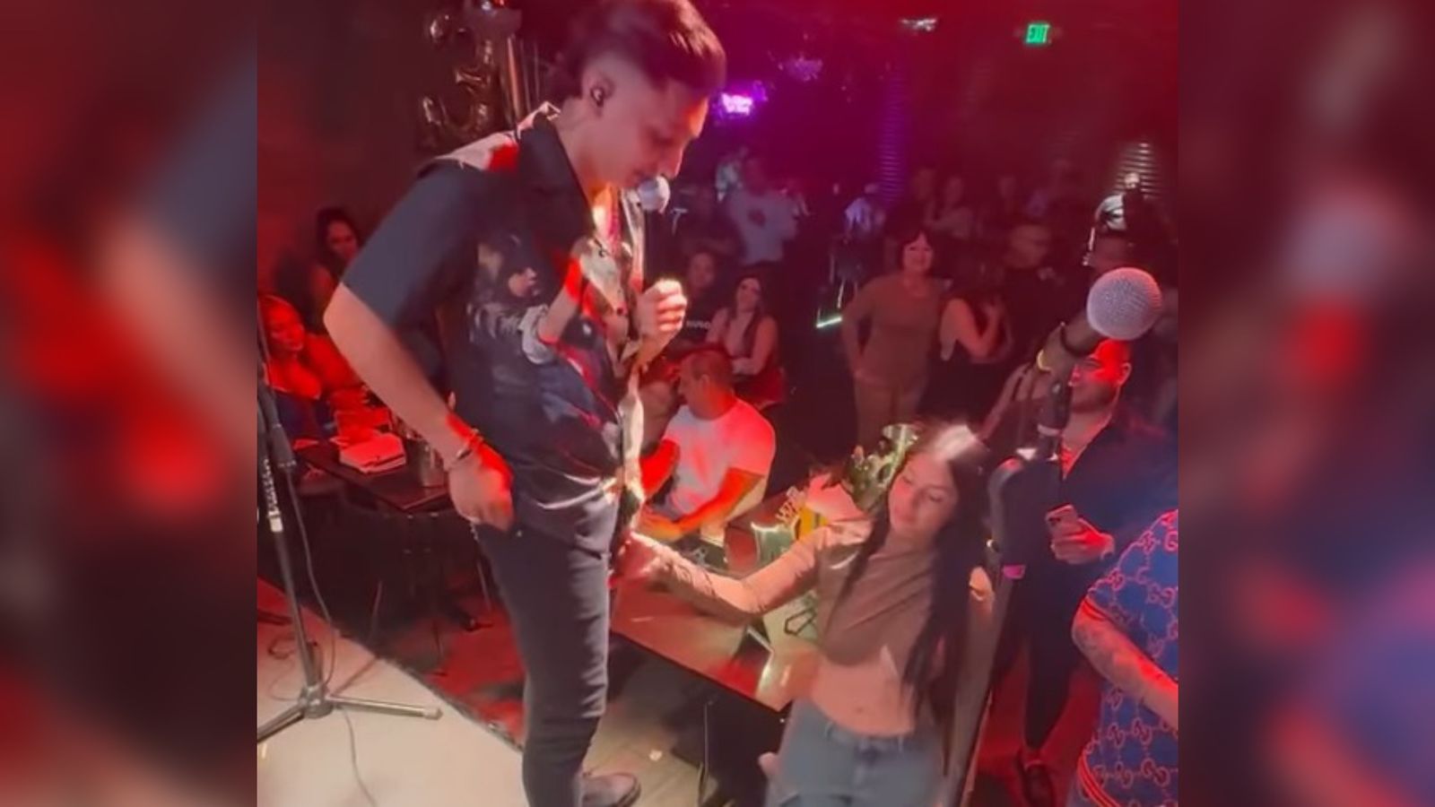 Seguidora le tocó las partes íntimas al cantante Julio Rojas: en redes sociales ‘estallaron’ con los comentarios