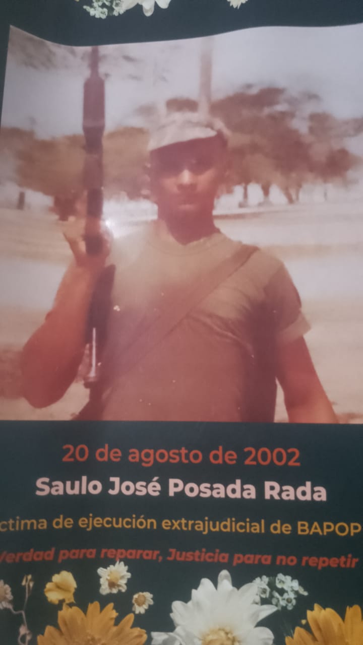 Saulo Chacín, presente en la memoria de su familia y en las camisetas que exigen justicia, símbolo del dolor y la búsqueda de verdad por las desapariciones forzadas cometidas por el Batallón La Popa en Valledupar. Foto: Cortesía.