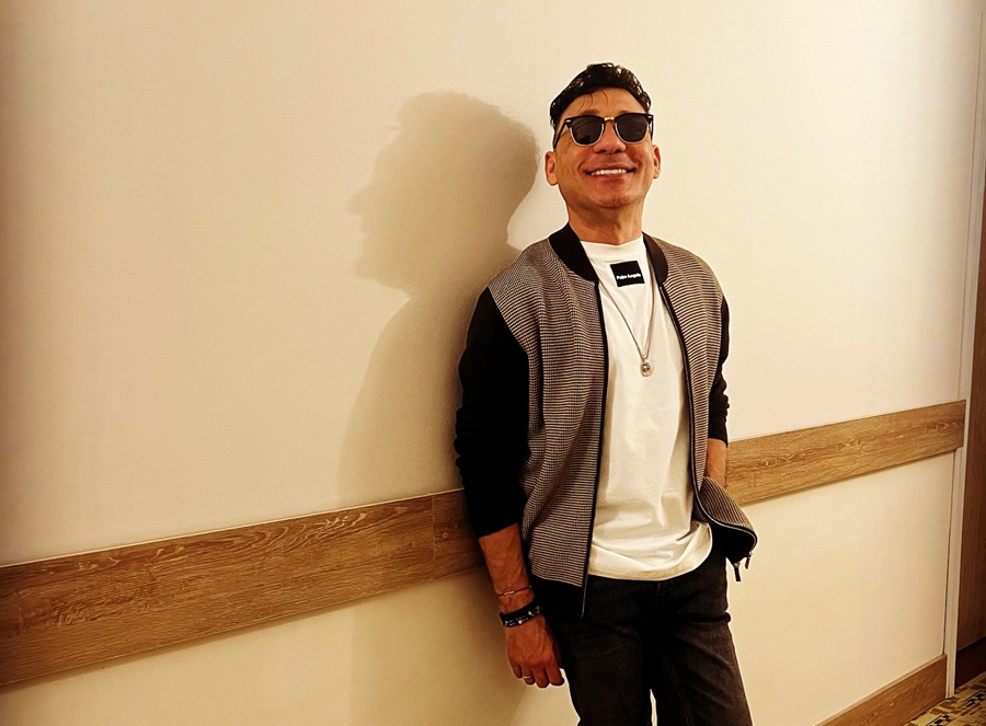 Jean Carlos Centeno estalla contra colega que habría criticado sus composiciones: “Si vas a criticar mis lunares, deberías primero cauterizar tus verrugas”