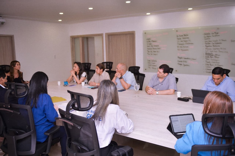 Mesa de trabajo extraordinaria convocada el 1 de septiembre en Valledupar, con la participación de la gobernadora Elvia Sanjuán, congresistas y gerentes de clínicas, en busca de soluciones para la crisis en el sistema de salud del Cesar. Foto: Gobernación del Cesar.