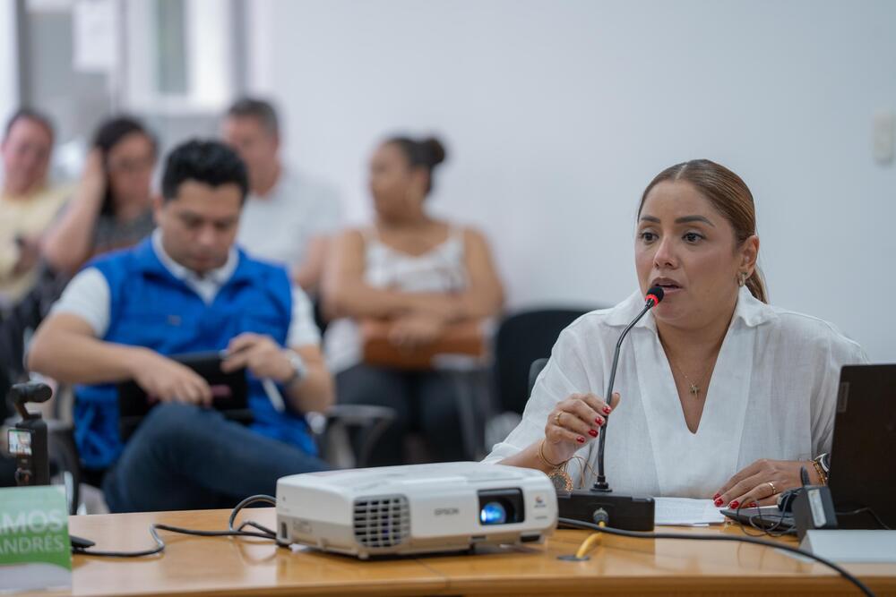 La secretaria de Salud del Cesar, Gina Paola Sánchez, durante el debate en la Asamblea Departamental, afirmó: "No voy a permitir que la falta de pago se traduzca en la muerte de un paciente en el Cesar". Foto: Gobernación del Cesar.