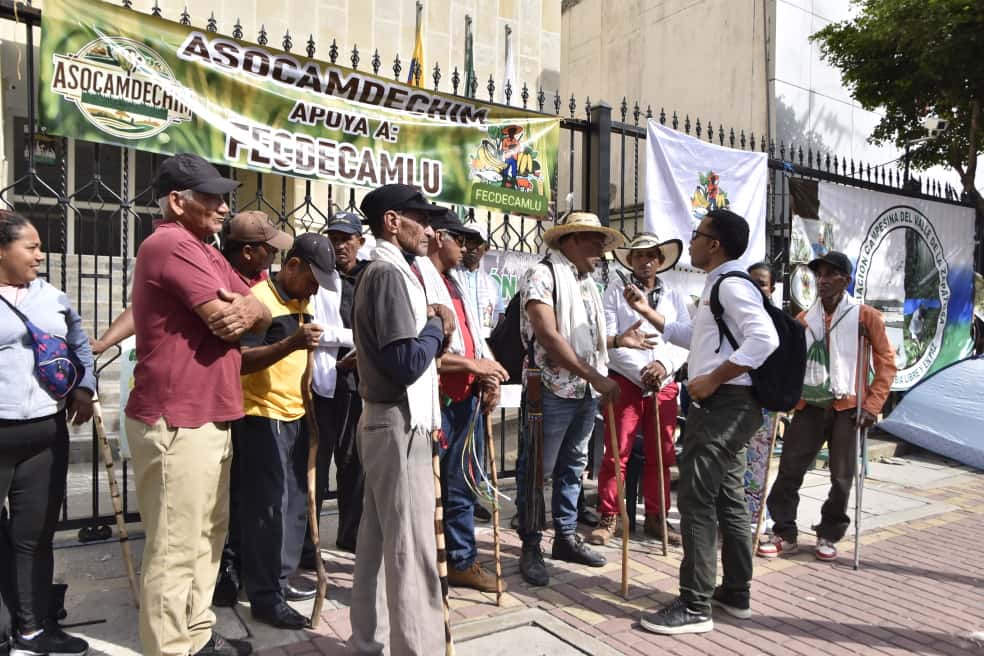 Campesinos en el paro frente a la Caja Agraria de Valledupar.