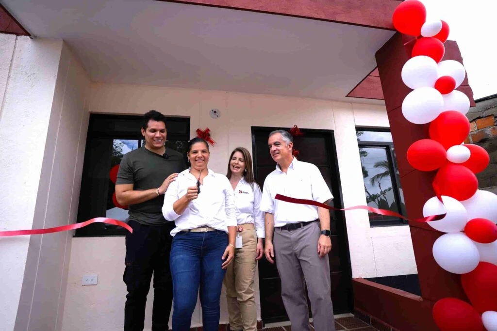 Familias de Chiriguaná y La Jagua reciben nuevas viviendas como parte del proyecto de Alto Impacto de Drummond. Foto: Drummond.