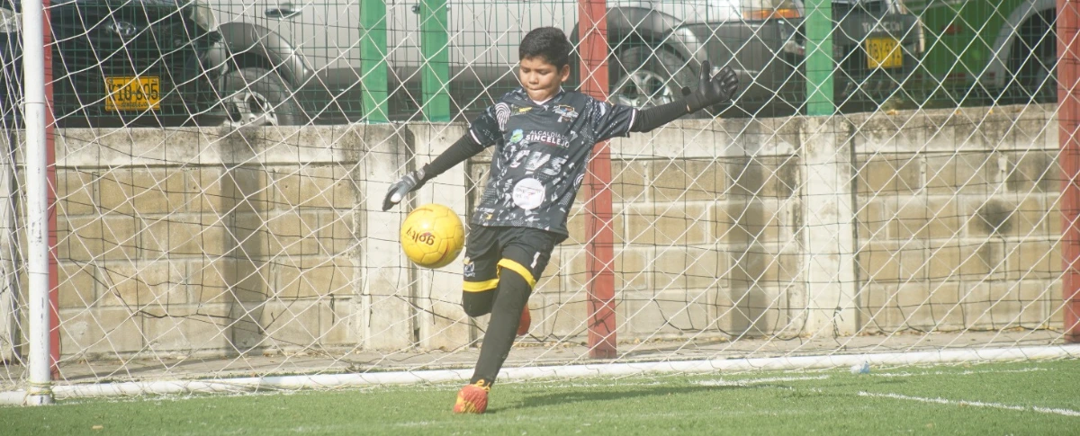 La ‘Batalla de Porteros Eduardo Torres’ se realizará en la cancha del Doce de Octubre este domingo 2 de noviembre.