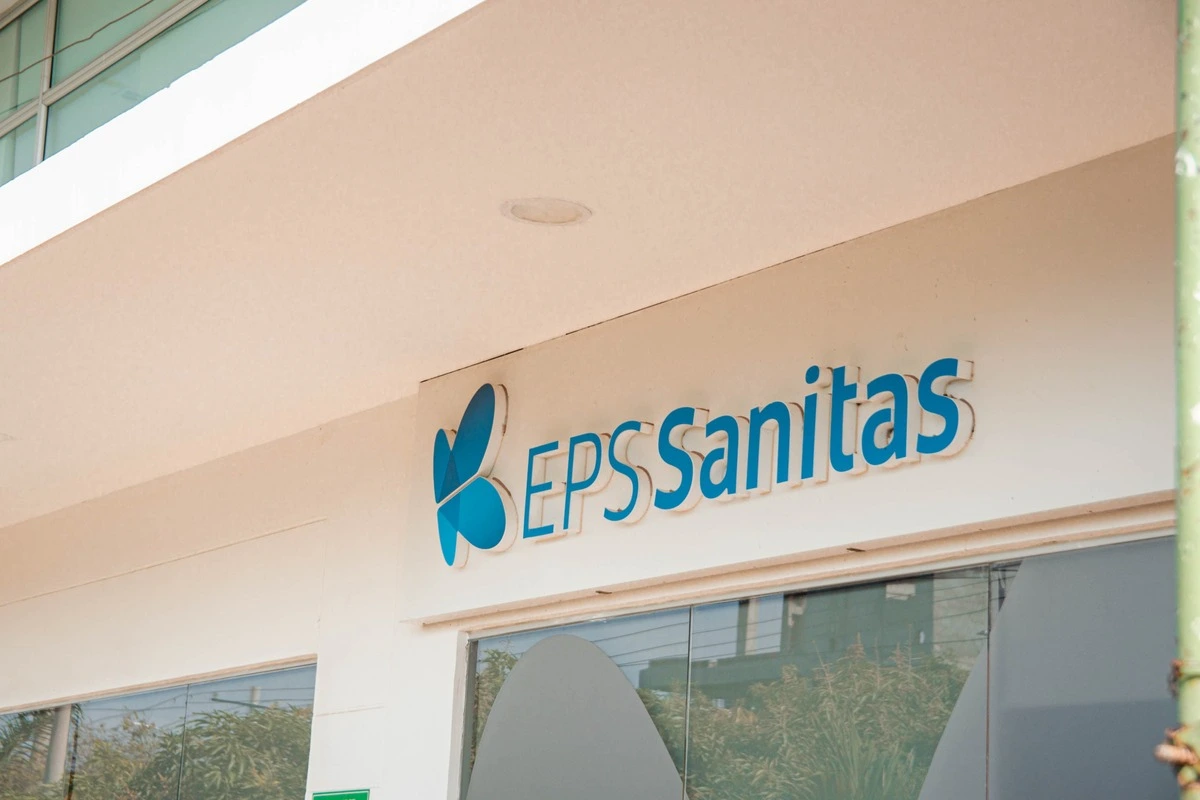 EPS Sanitas inicia transición hacia nuevos dispensadores de medicamentos.