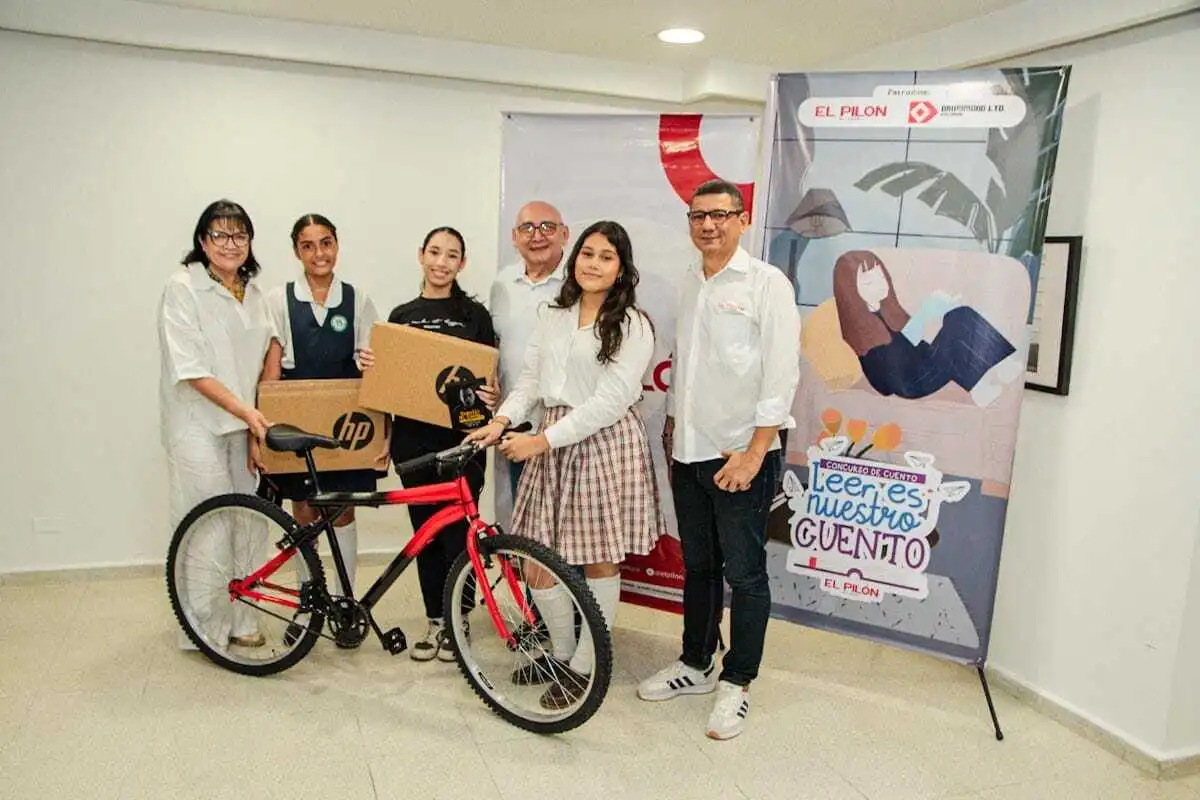 Premiación del concurso Leer es Nuestro Cuento de EL PILÓN