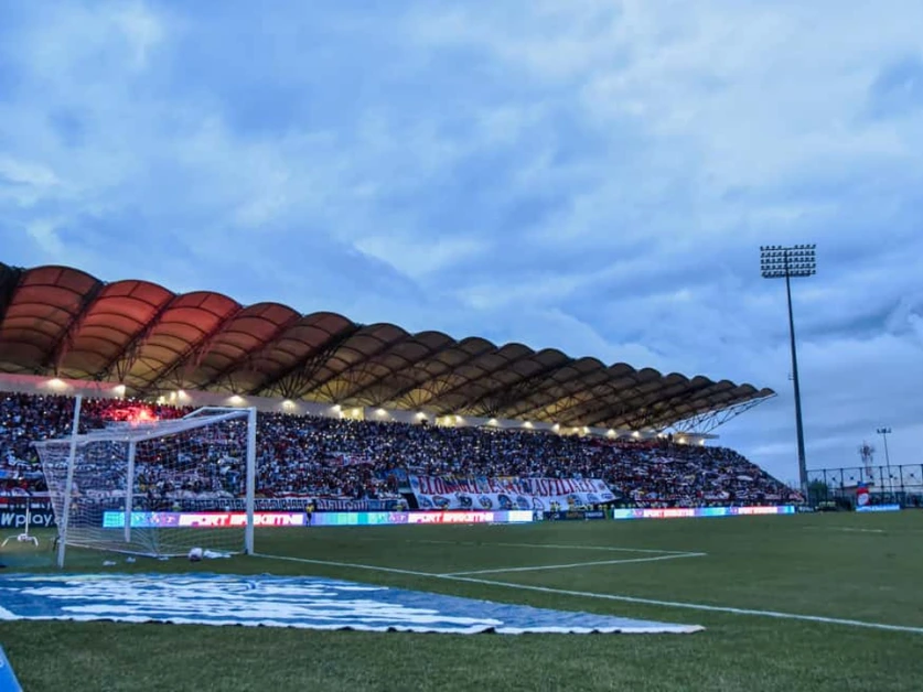 Otra vez a oscuras: falla eléctrica interrumpió partido de Alianza Valledupar ante Junior