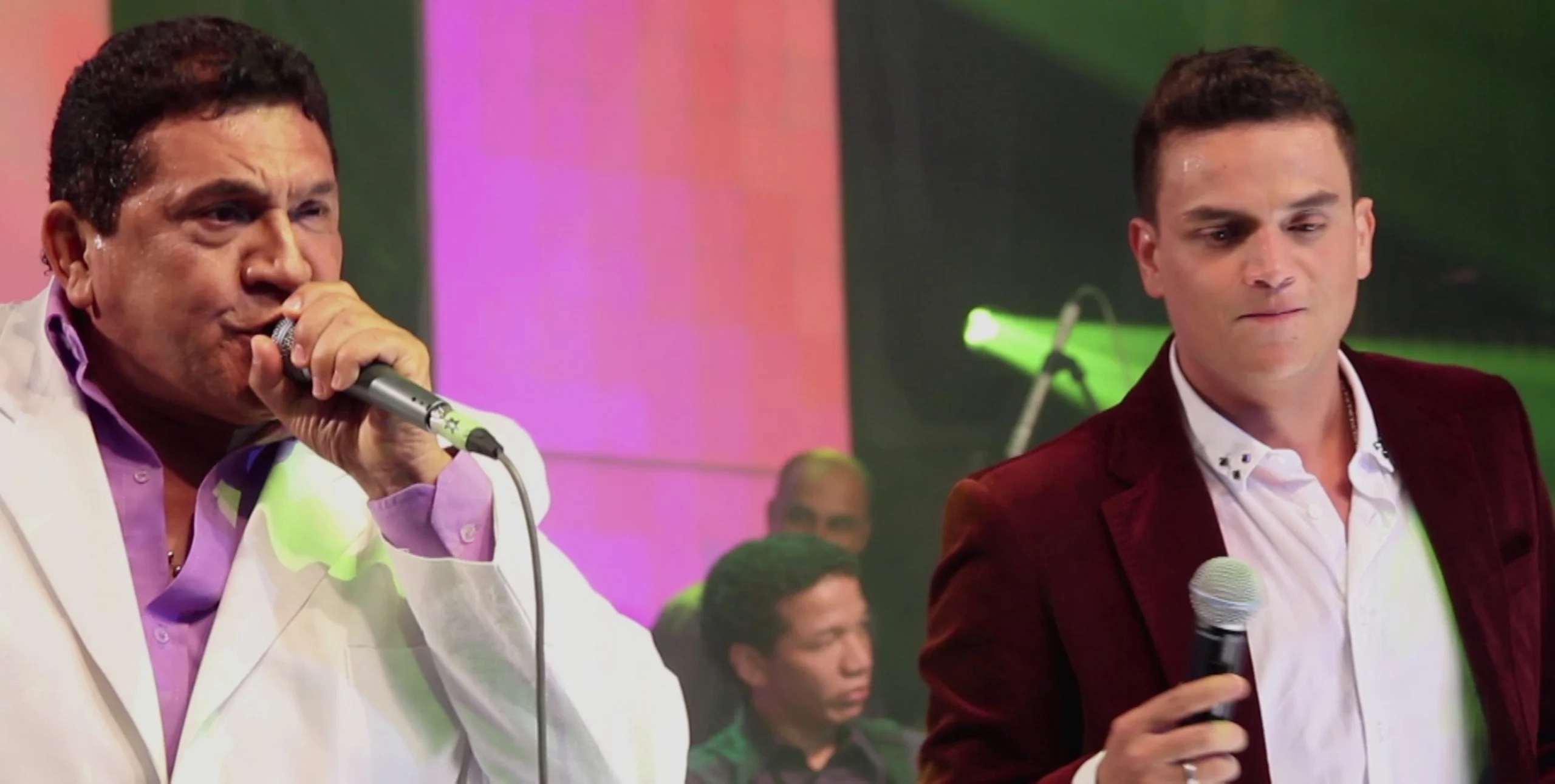 Poncho-Zuleta-y-Silvestre-Dangond_-interpretando-_Mañanita-de-invierno_