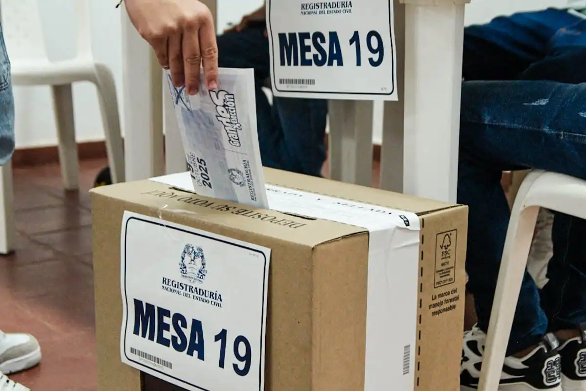 WEB. Foto referencia de la votación en el Consejo-de-juventudes-portada