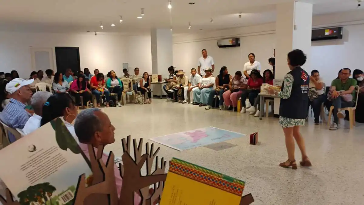 Encuentro de mediadores de Bibliotecas Rurales Itinerantes del Caribe realizado en la Biblioteca Departamental Rafael Carrillo Lúquez de Valledupar, donde 66 líderes comunitarios compartieron experiencias sobre lectura y memoria territorial. Foto: Cortesía.