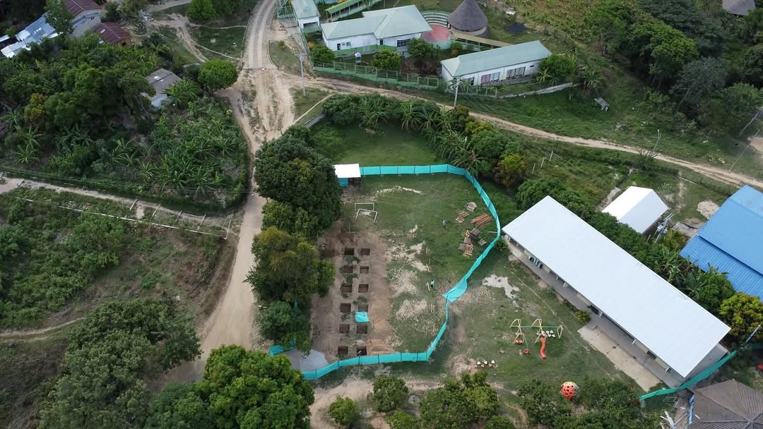 Obra inconclusa de la biblioteca Kankuaka en Atánquez, suspendida temporalmente debido a un desacuerdo con la comunidad indígena Kankuamo sobre la ubicación del proyecto. Foto: Biblioteca Kankuaka.