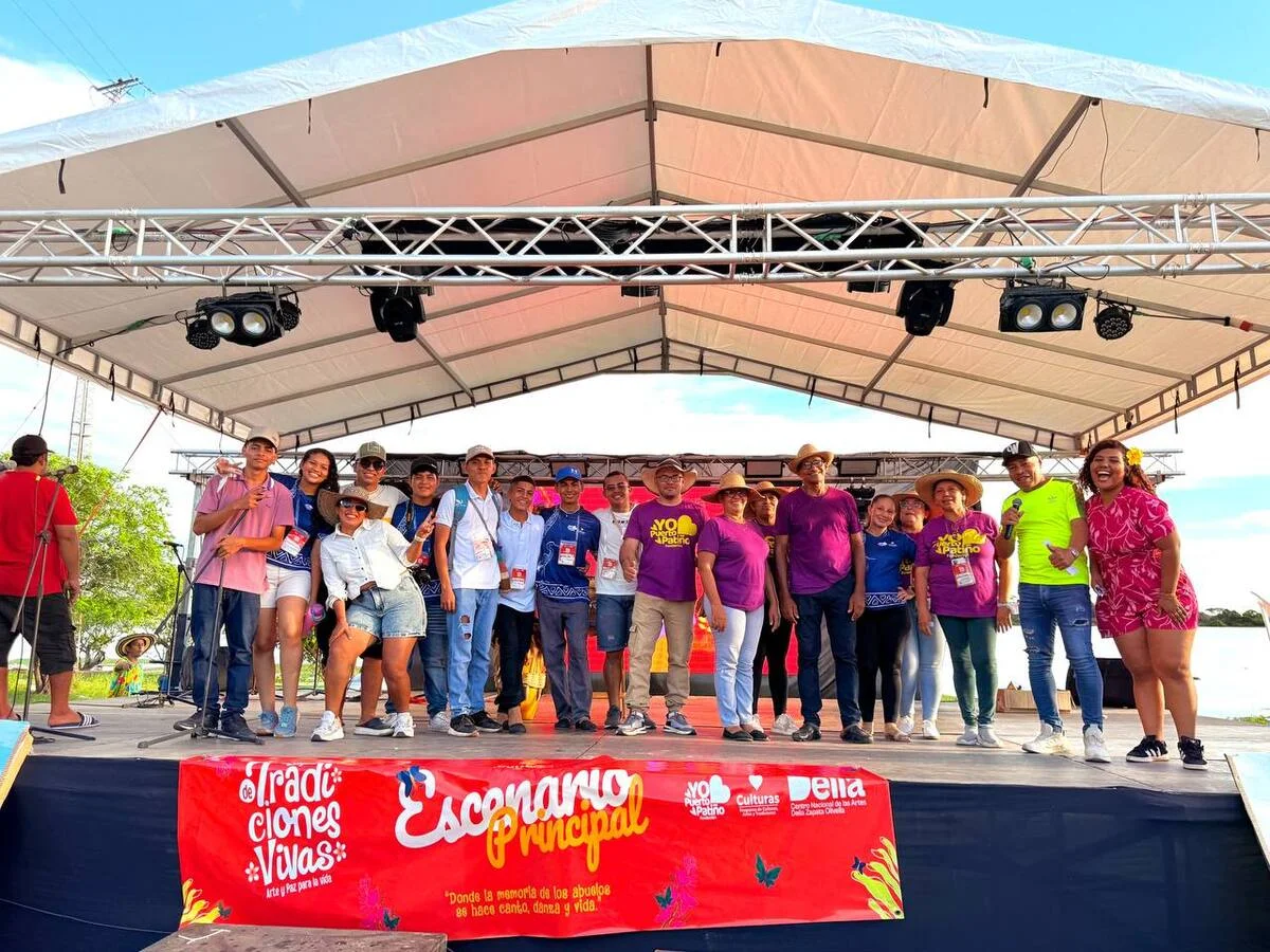 Integrantes de la fundación ‘ Yo amor a Puerto Patiño ‘