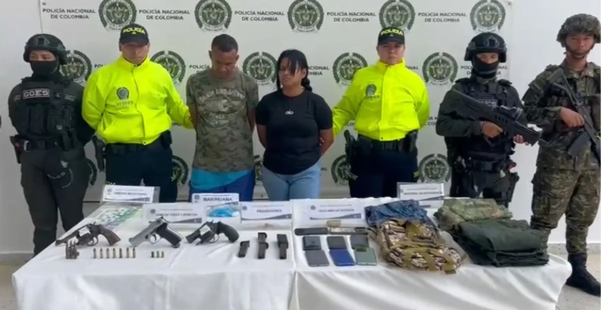 Capturados en flagrancia Deibys Díaz, de 41 años, alias “Deibys”, y Delvis María Salas, de 30 años. Foto: Policía.