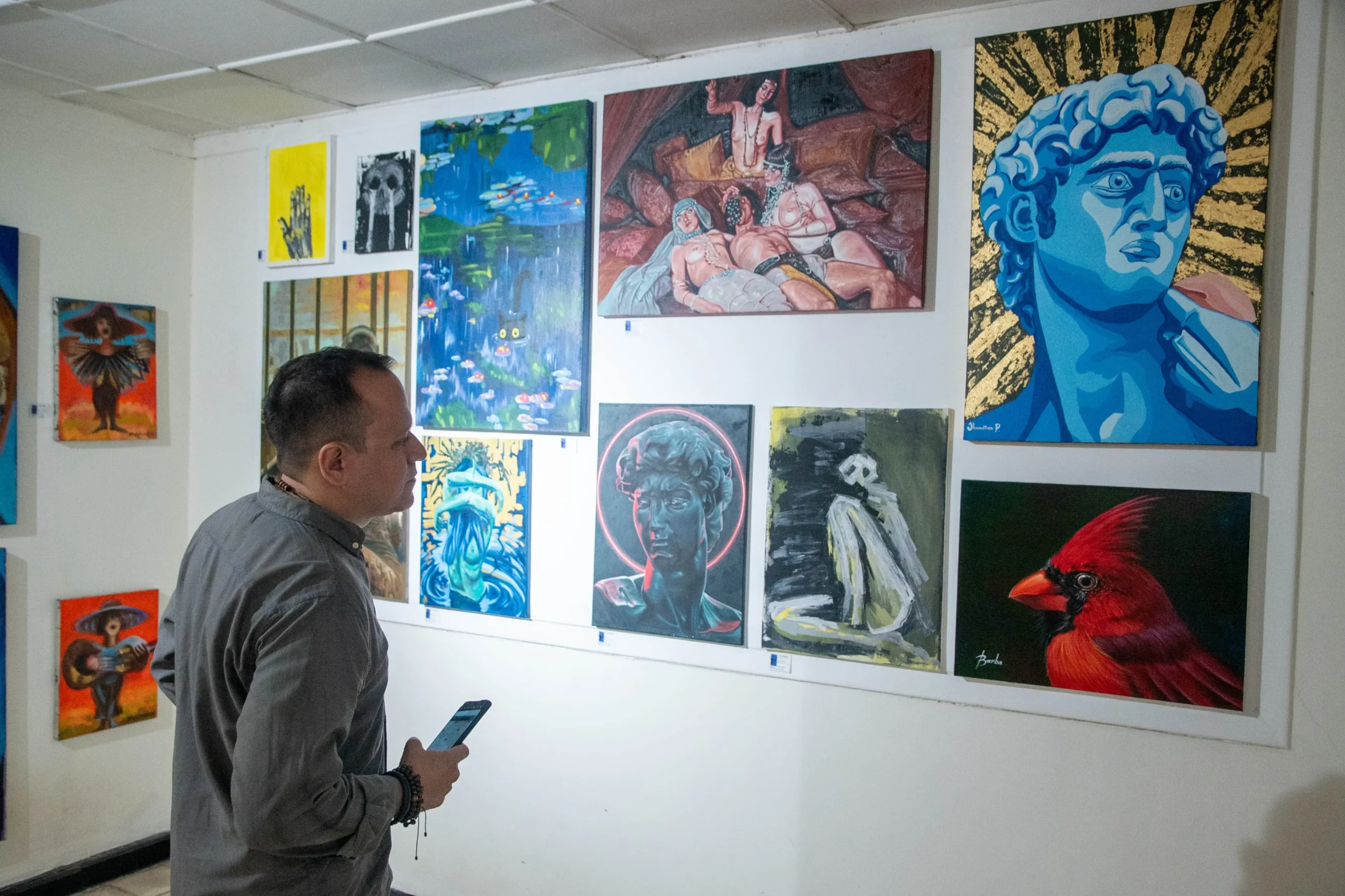 Cientos de visitantes recorrieron las salas y actividades del Artva 2024, consolidando la feria como uno de los principales encuentros artísticos en Valledupar. Foto: Jesús Ochoa.