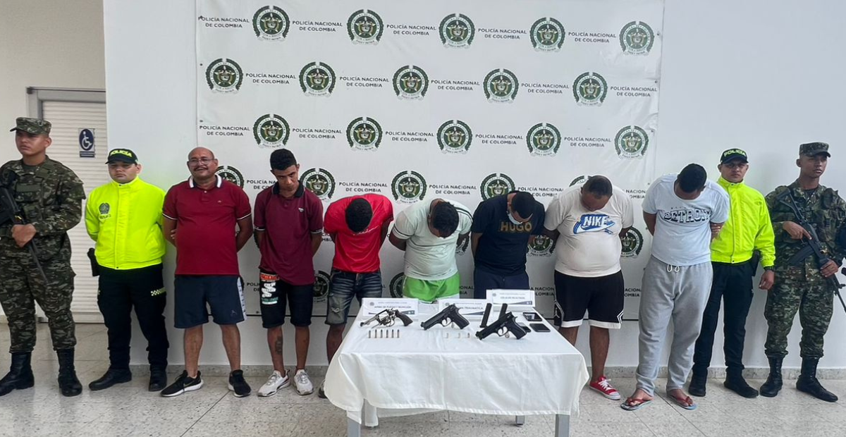 Los presuntos integrantes de Los Misioneros fueron capturados en operativos simultáneos en varios barrios de Valledupar. Foto: Policía.