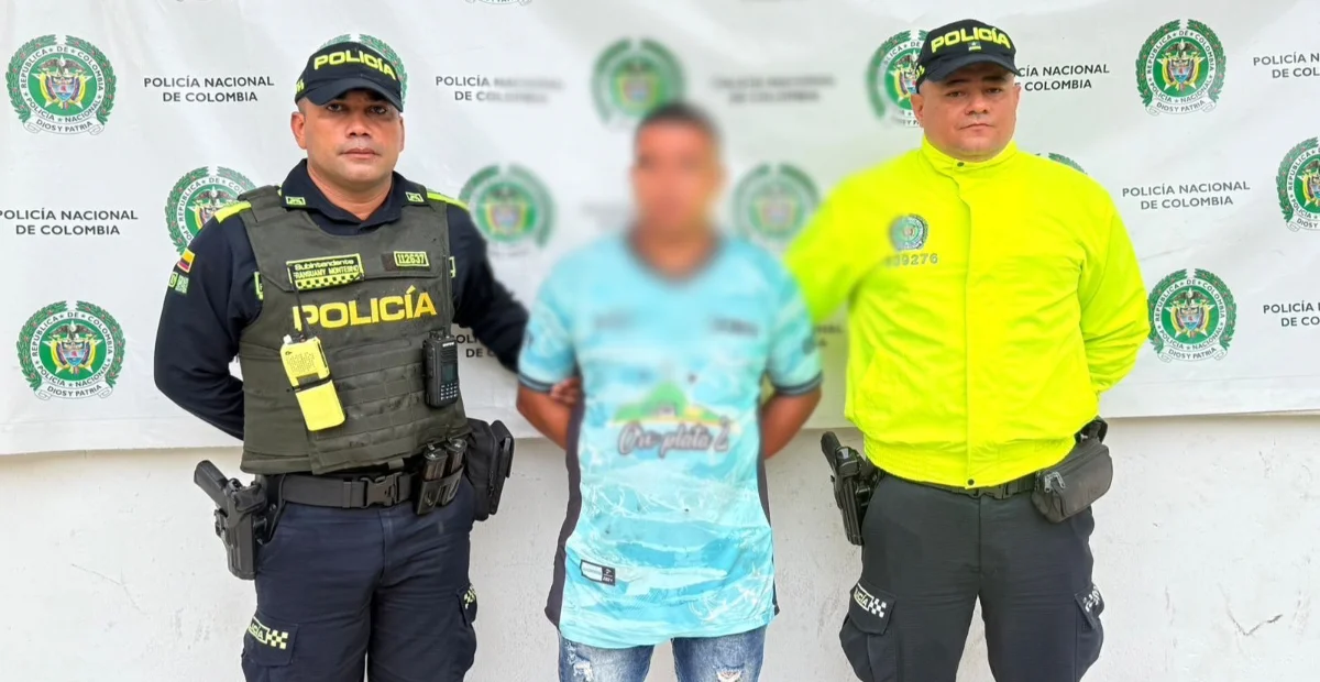 Alias ‘Santi’ fue capturado en Aguachica por su presunta participación en el homicidio de un líder social. Foto: Policía.