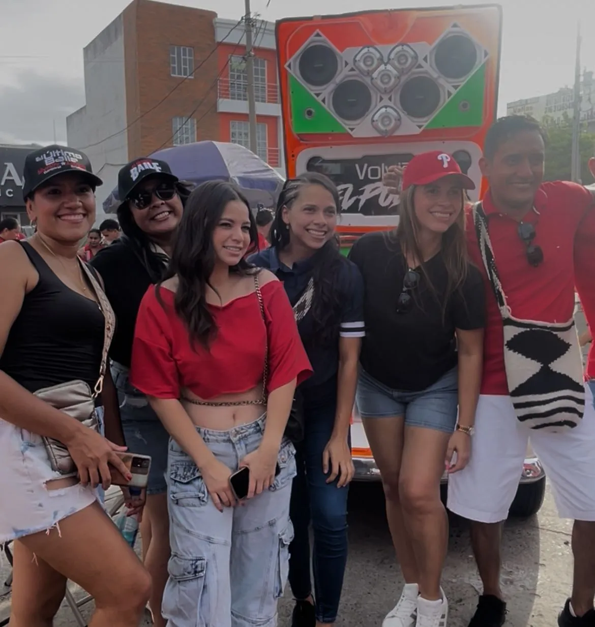 Diana Ospino y una comitiva de Valledupar disfrutaron de 'El Último Baile'. 

FOTO: EL PILÓN.