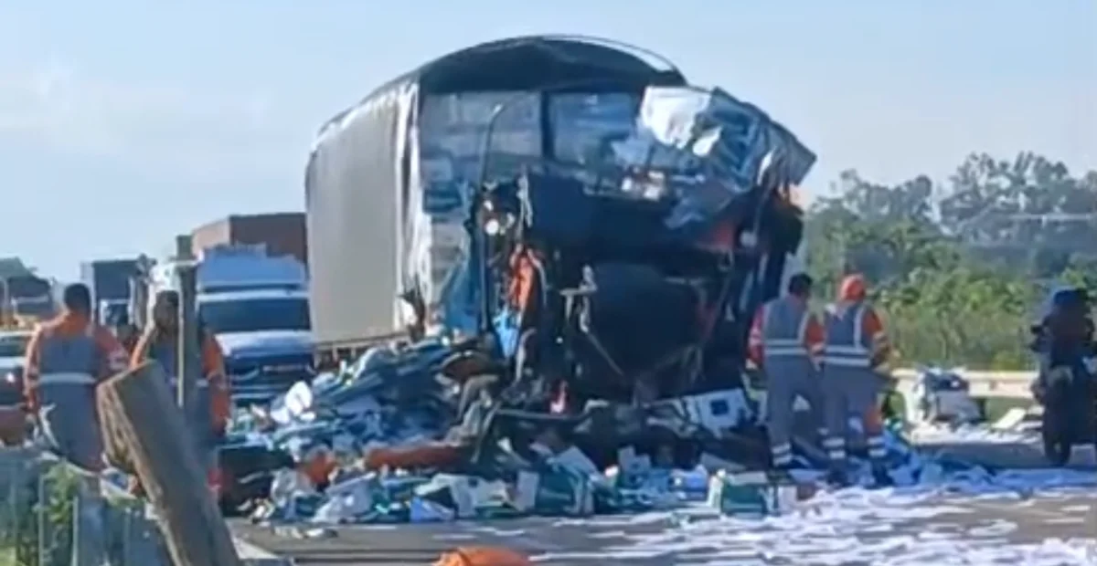 La cabina de una de las tractomulas quedó destruida, y sus dos ocupantes murieron en el lugar. Foto: cortesía.