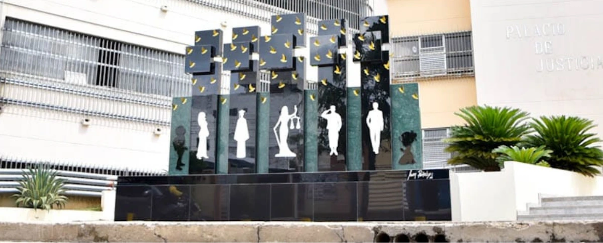 En Valledupar se inauguró el monumento ‘Justicia, memoria y paz’ en honor a las víctimas del ‘Holocasto del Palacio de Justicia’. Foto: Jesús Ochoa.